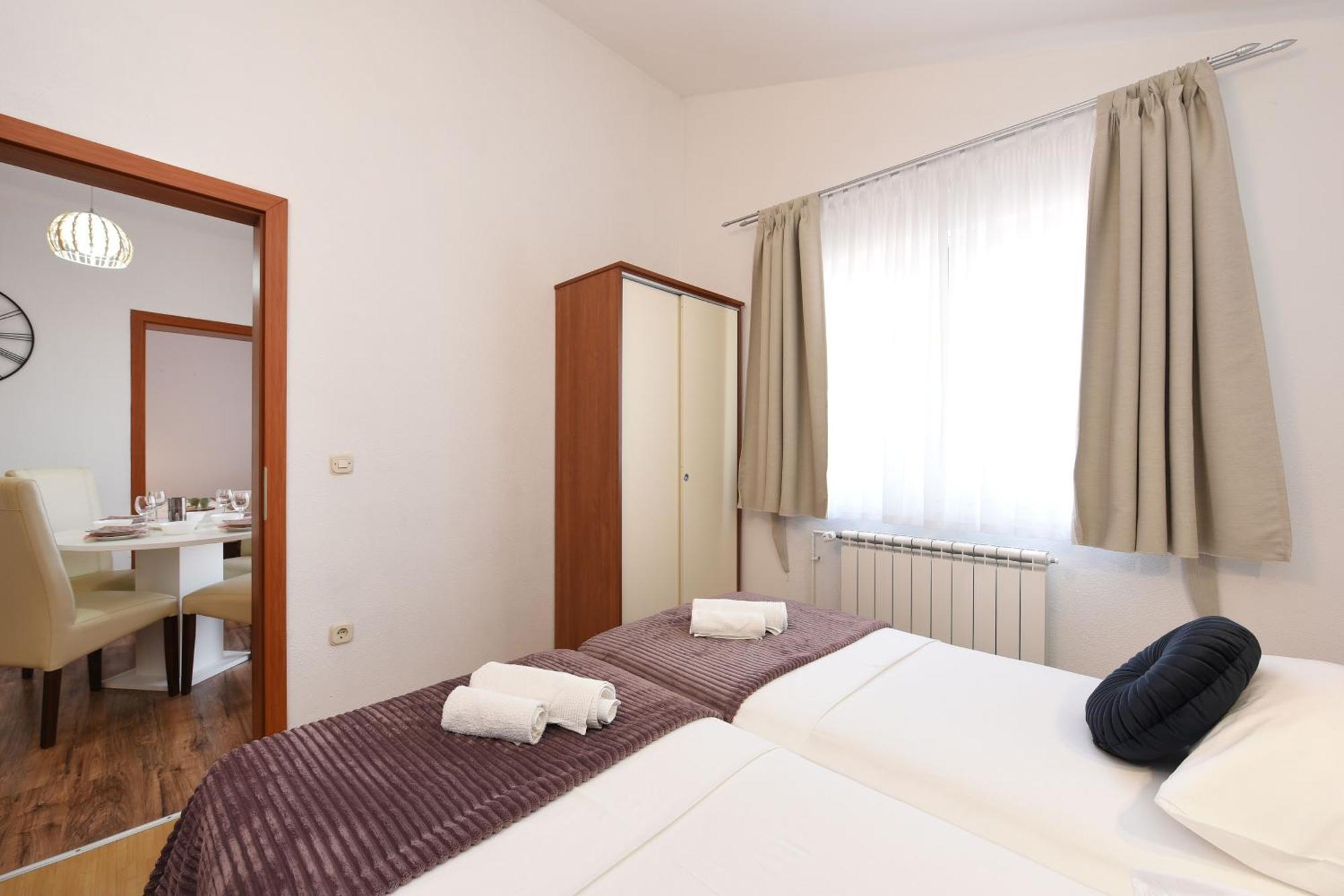 Apartments By The Sea Starigrad, Paklenica - 16421 Rum bild